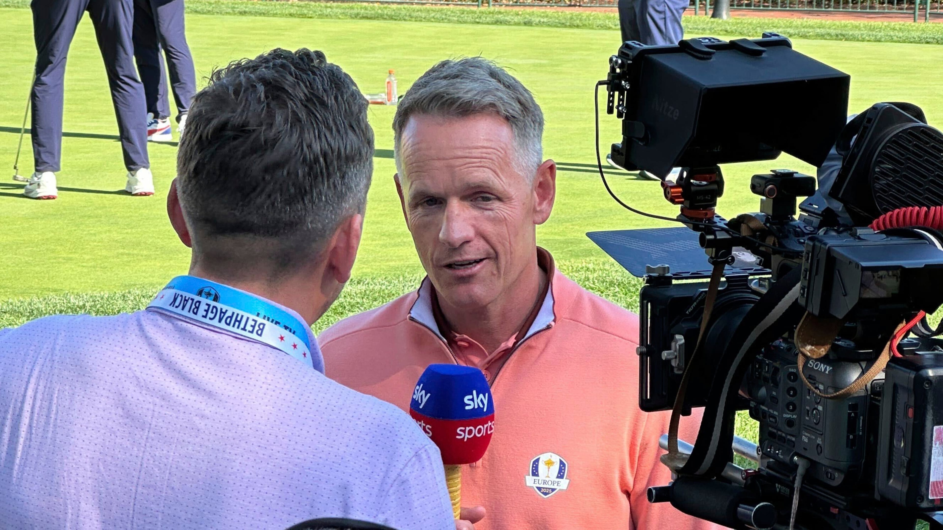 Ryder Cup European captain Luke Donald, center, speaks to British media at Bethpage Black in Farmingdale, N.Y., Monday, Sept. 22, 2025, ahead of the upcoming Ryder Cup golf tournament. (AP Photo/Michael Sisak).