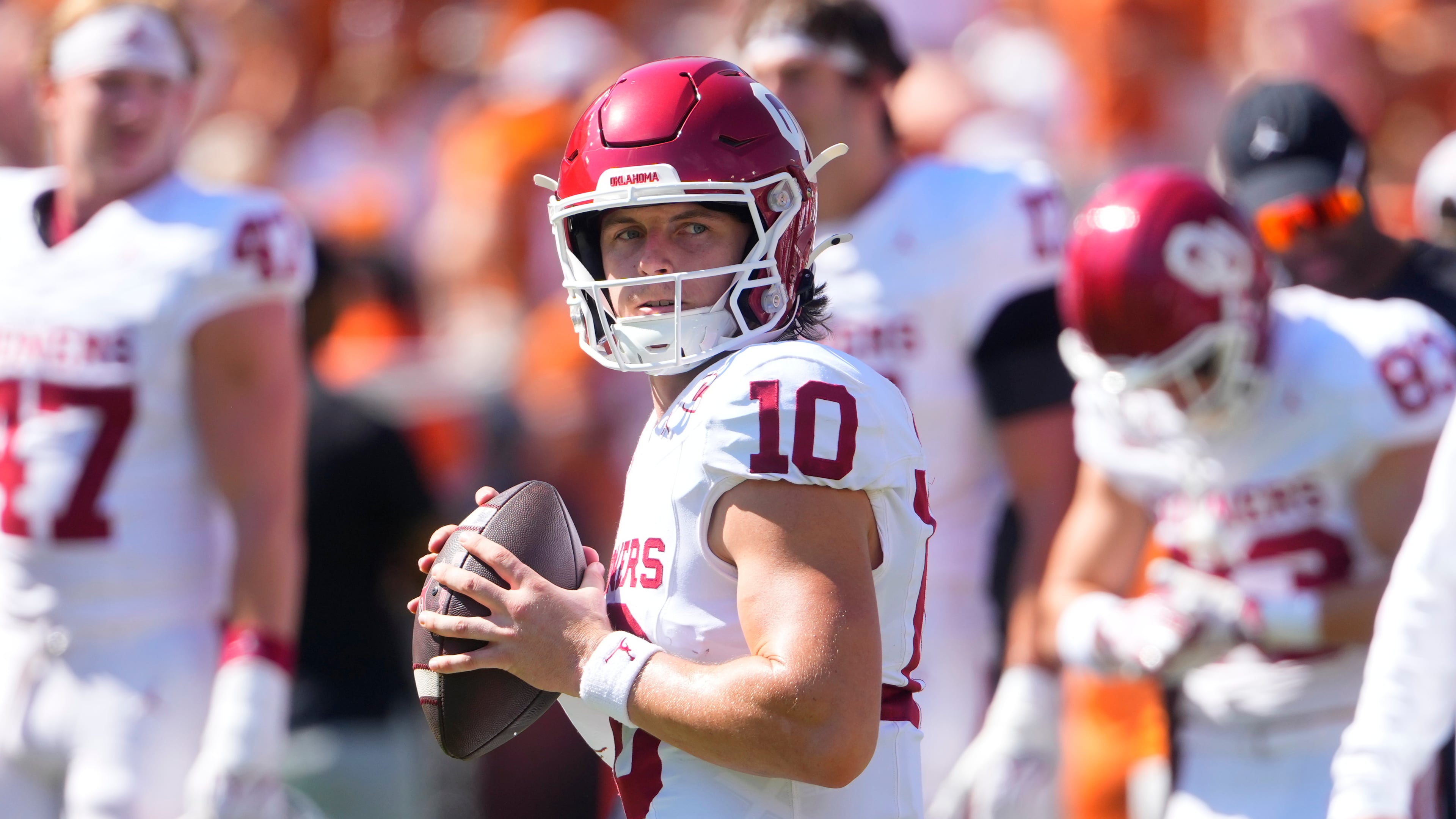 Oklahoma quarterback John Mateer warms up before an NCAA college football game against Texas at the Cotton Bowl, Saturday, Oct. 11, 2025, in Dallas. (AP Photo/Jeffrey McWhorter)