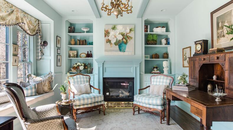 Color and classic influences are combined in this welcoming foyer at the Cashiers (North Carolina) Designer Showhouse. Contributed by Tomas Espinoza