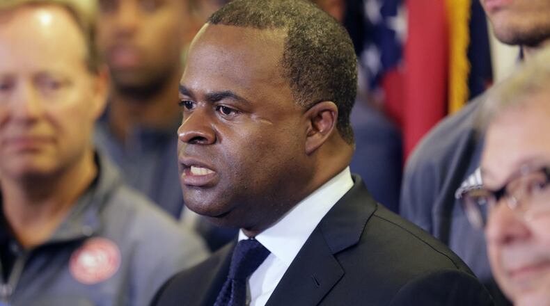 November 1, 2016, ATLANTA — Mayor Kasim Reed, standing with Hawks lead owner Tony Ressler and team members, announces a multimillion-dollar deal with the Atlanta Hawks to renovate Philips Arena and keep the basketball team downtown. (credit: Bob Andres/bandres@ajc.com)