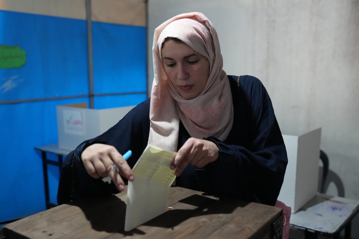 A Palestinian woman places her ballot vote for local elections, the first in two decades in Gaza and the first in the occupied West Bank since the start of the Israel-Hamas war in Deir al-Balah, central Gaza Strip, Saturday, April 25, 2026. (AP Photo/Abdel Kareem Hana)