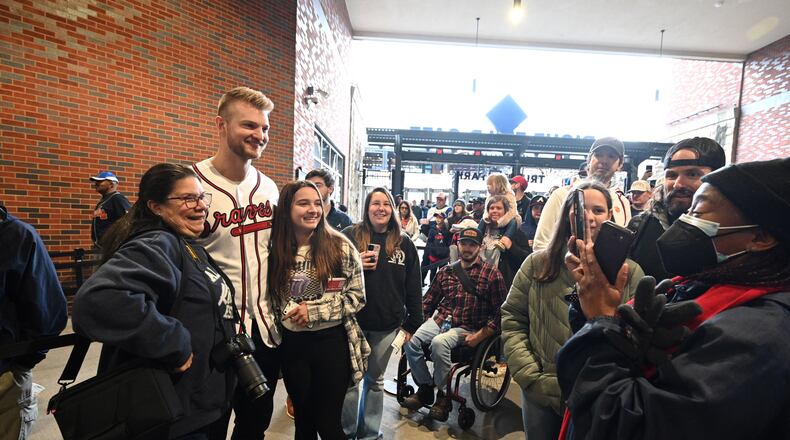 Mike Soroka poses with fans during 2023 Braves Fan Fest last Saturday at Truist Park. (Hyosub Shin / Hyosub.Shin@ajc.com)