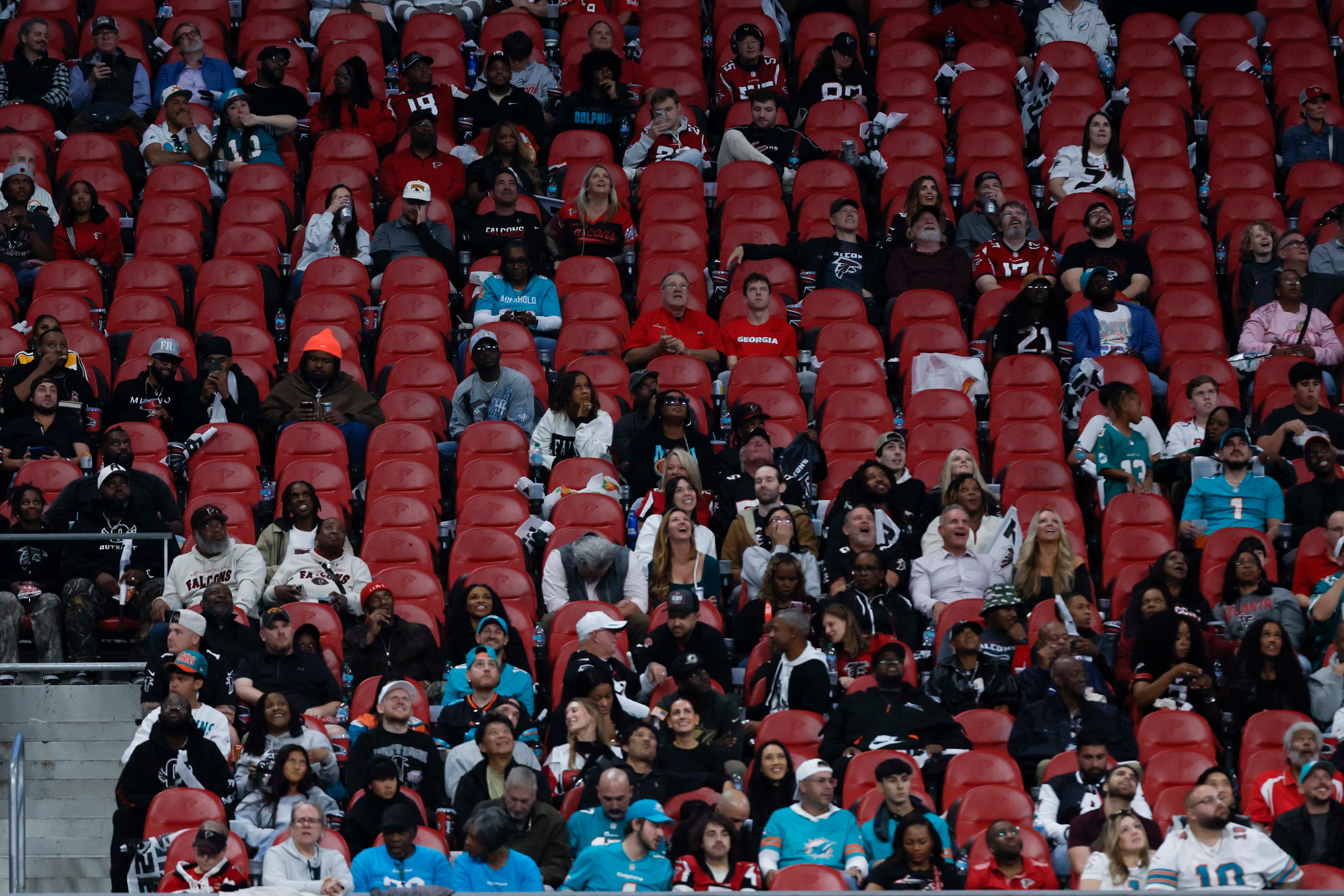 Atlanta Falcons fans began leaving the stadium at the start of the fourth quarter as the team was down 34-3 against the Miami Dolphins at Mercedes-Benz Stadium on Sunday, Oct. 25, 2025. (Miguel Martinez/AJC)
