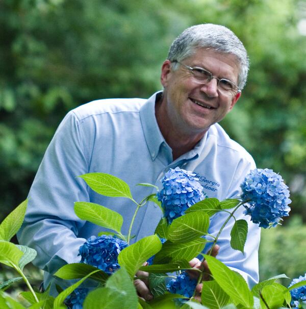 Walter Reeves made frequent trips around Georgia to talk about gardening. The authority on gardening in the South loved doing live shows and meeting his fans. (Courtesy of walterreeves.com)