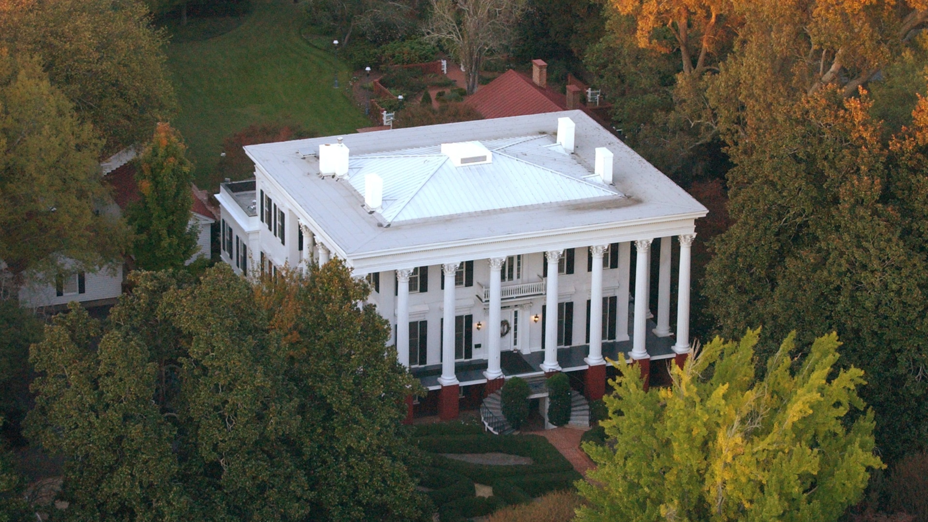 The University of Georgia's President's House on Prince Avenue as photographed Thursday, Oct. 30, 2003. A developer wants to build a hotel on the five-acre property in Athens. (Bita Honarvar/AJC file)