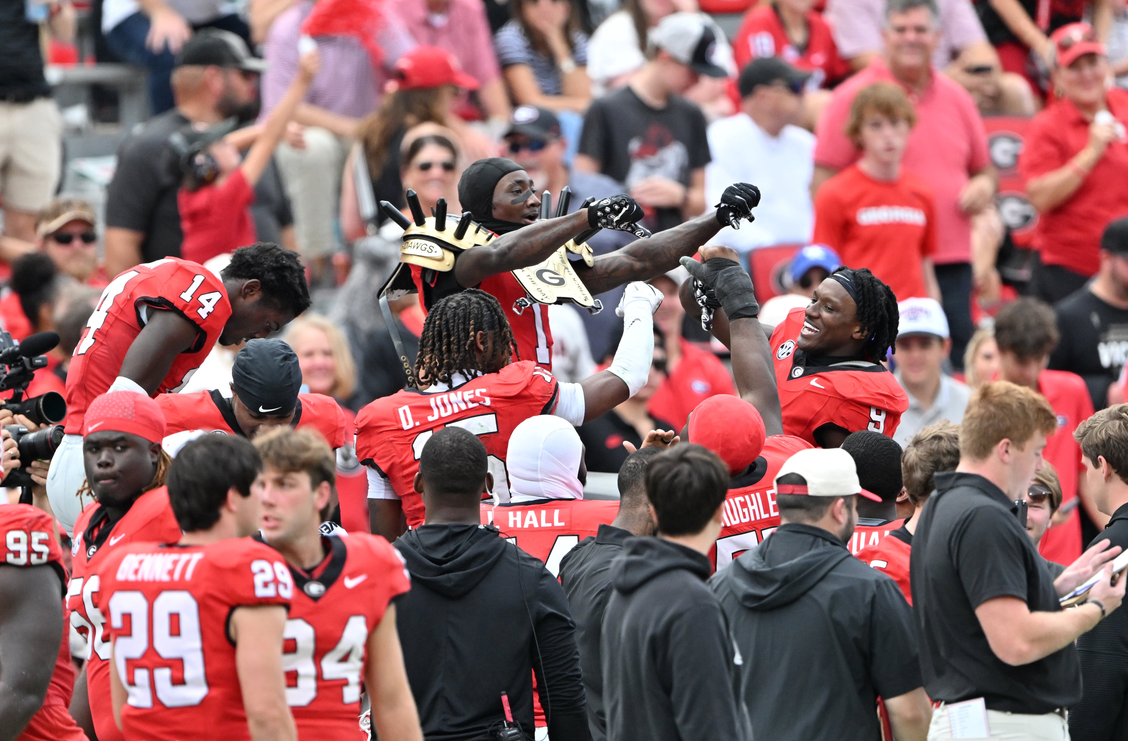 Georgia players celebrate during the second half in a NCAA college football game at Sanford Stadium, Saturday, October 4, 2025, in Athens. Georgia won 35 -14 over Kentucky. (Hyosub Shin / AJC)