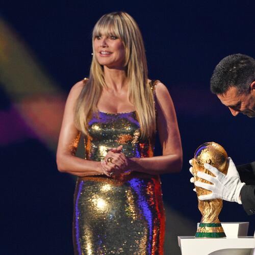 Model Heidi Klum watches as Argentina's coach Lionel Scaloni returns the World Cup trophy to the stage during the draw for the 2026 soccer World Cup at the Kennedy Center in Washington, Friday, Dec. 5, 2025 (Mandel Ngan/Pool Photo via AP)