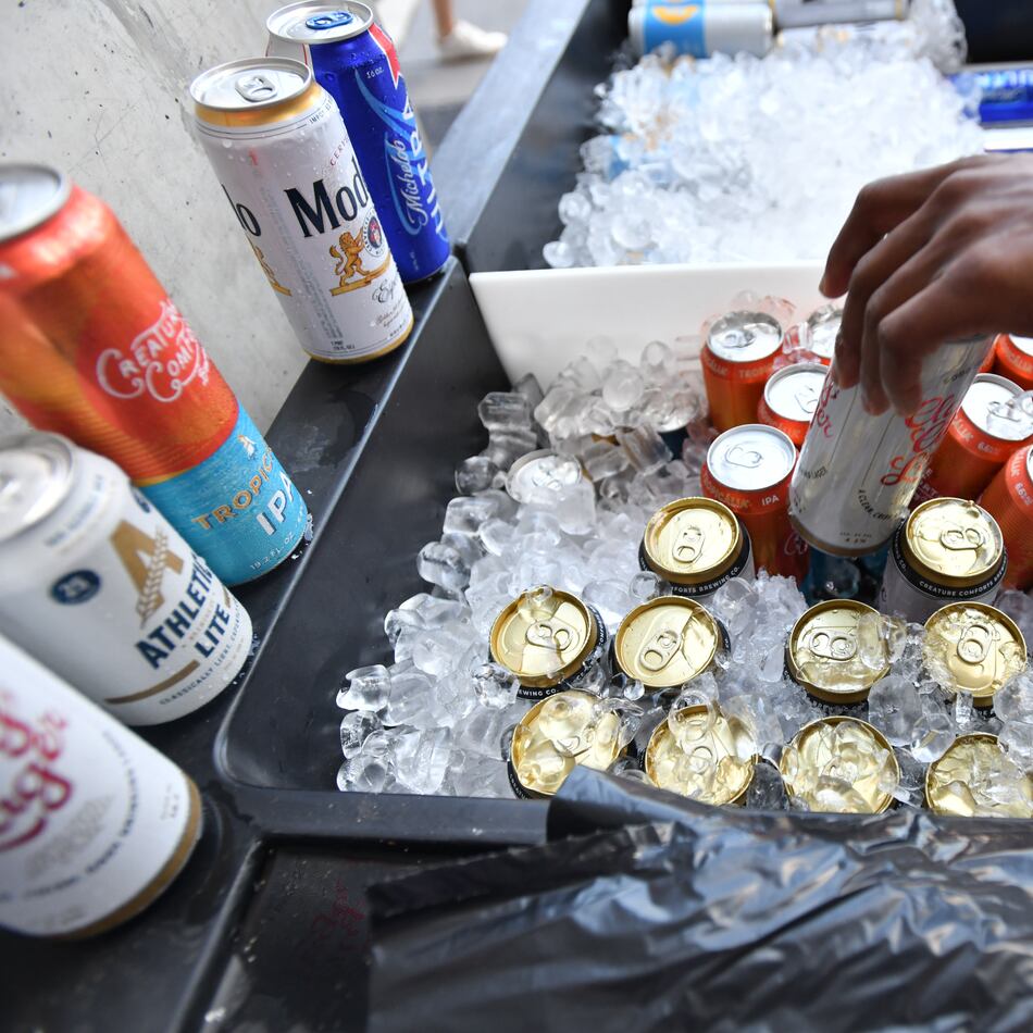 Georgia football fans buy beers before the Bulldogs' home opener against Tennessee Tech at Sanford Stadium in September 2024. (Hyosub Shin/AJC)