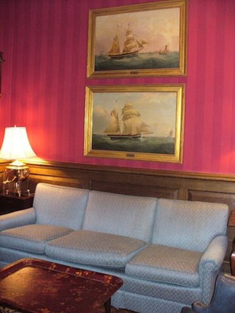 Commerce Club sells its antiques