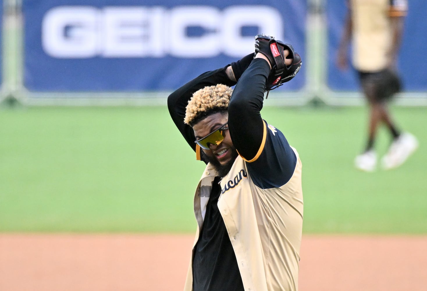 PHOTOS: Futures and Celebrity softball