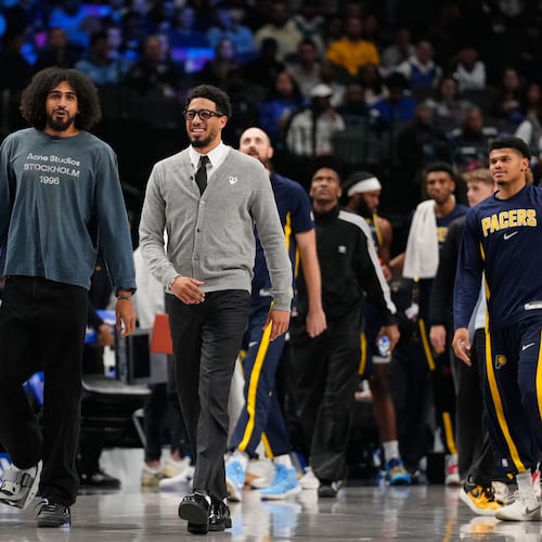 Indiana Pacers' Obi Toppin, center left, and Tyrese Haliburton, center right, walk onto the court during a time out in the first half of an NBA basketball game against the Dallas Mavericks Wednesday, Oct. 29, 2025, in Dallas. (AP Photo/Tony Gutierrez)