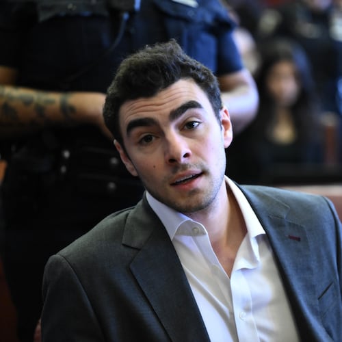 Luigi Mangione appears in Manhattan Criminal Court for an evidence hearing, Thursday, Dec. 4, 2025, in New York. (Curtis Means /Pool Photo via AP)