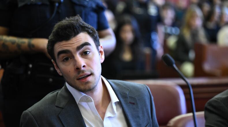 Luigi Mangione appears in Manhattan Criminal Court for an evidence hearing, Thursday, Dec. 4, 2025, in New York. (Curtis Means /Pool Photo via AP)