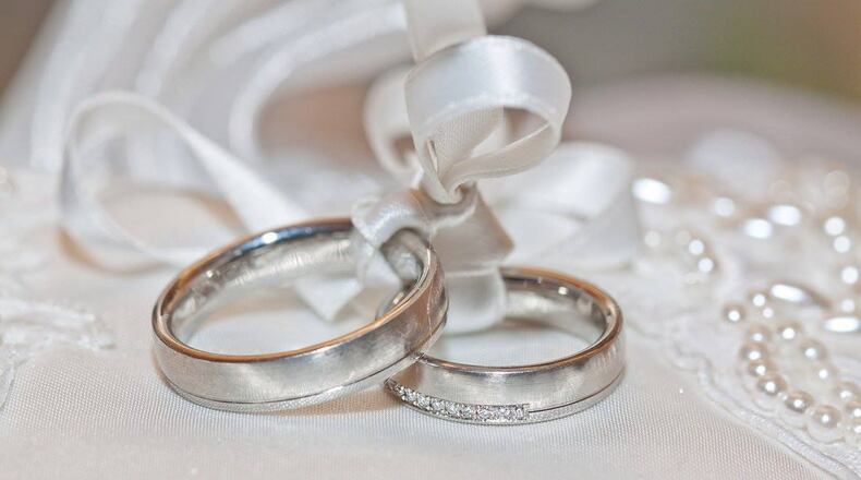 John and Charlotte Henderson will celebrate their 80 anniversary Dec. 22. (Maria66/Pixabay)