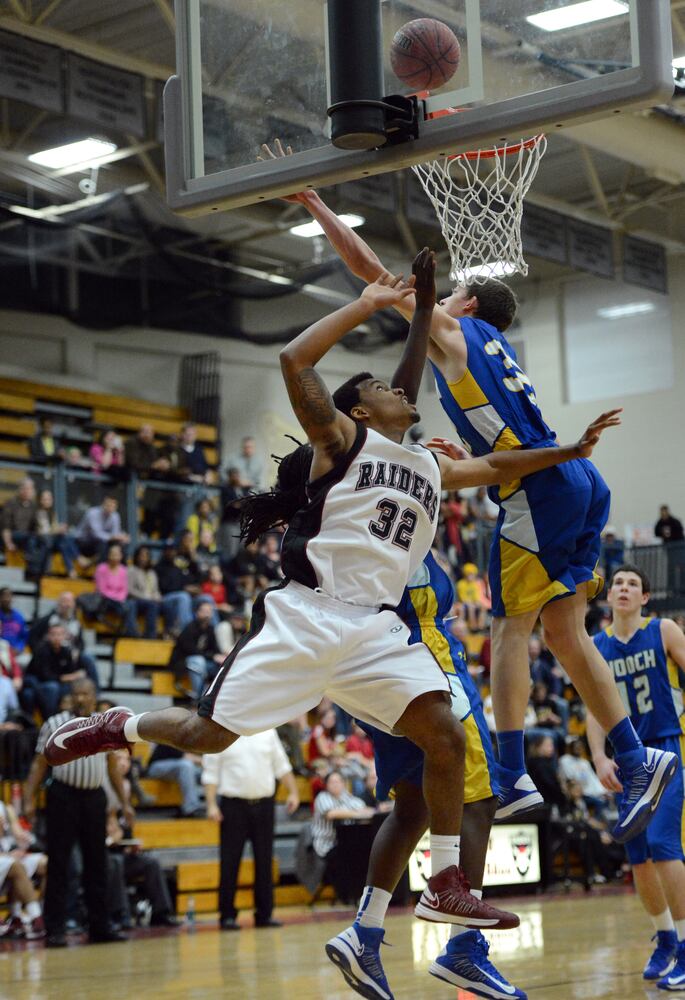 Cougars defeat Raiders 74-71