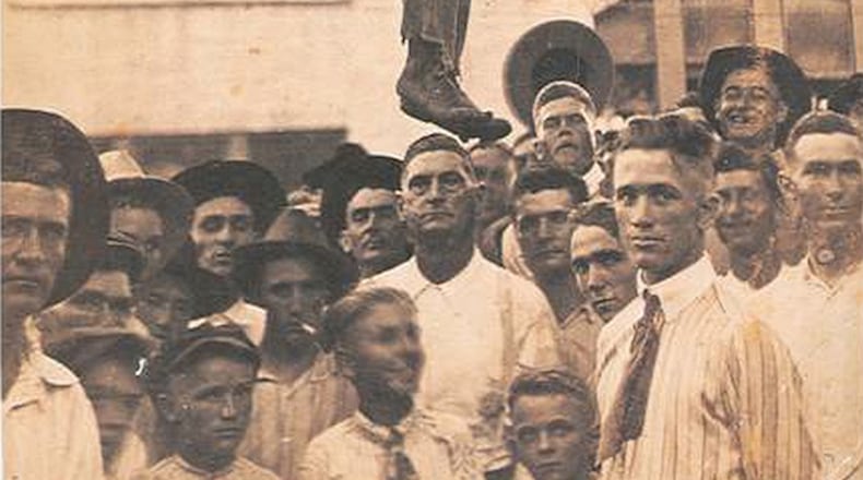 Image from a lynching in Texas in 1920.
