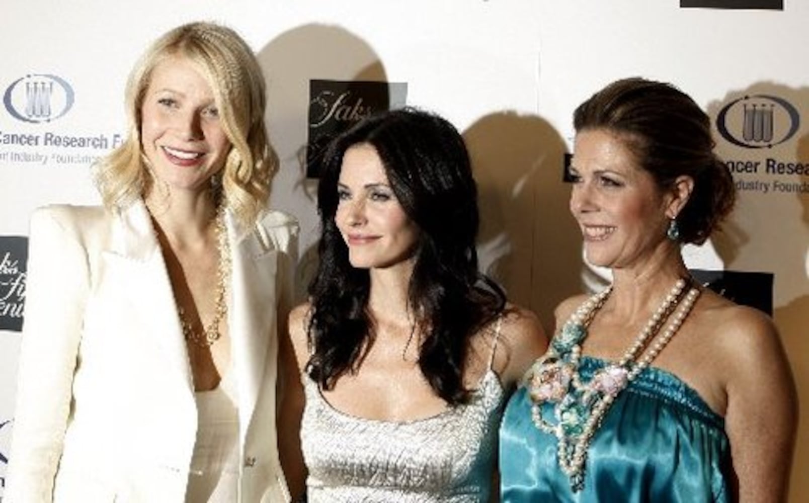 Cancer charity honors Paltrow, Courteney Cox