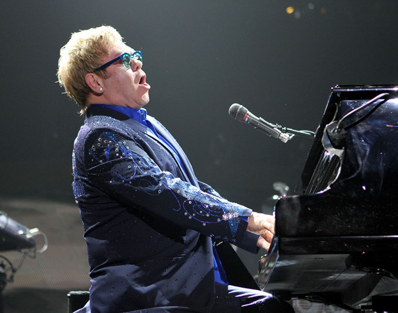 Rock legend belts out new, iconic tunes