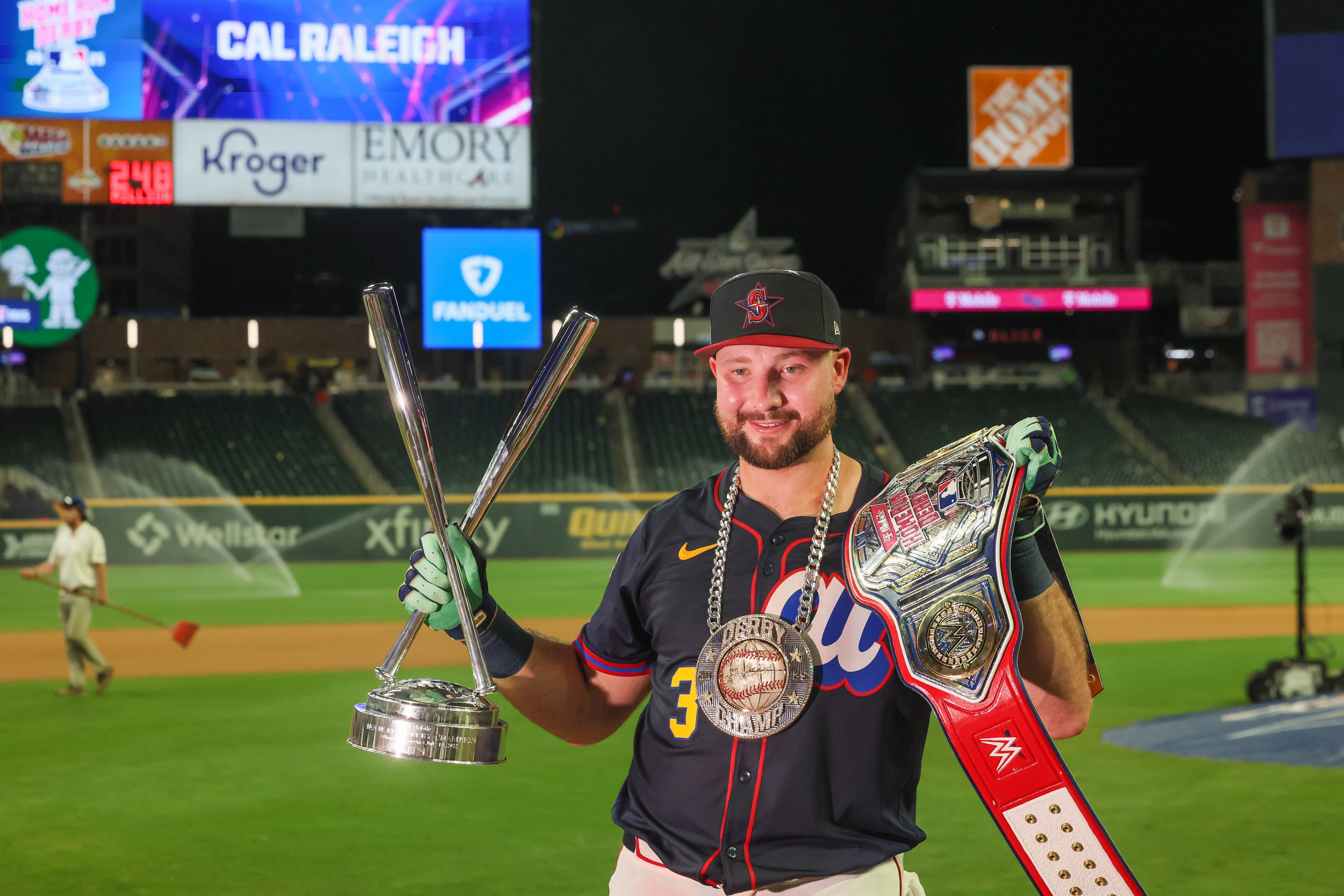 Seattle Mariners catcher Cal Raleigh wins the MLB Home Run Derby on Monday, July 14, 2025 at Truist Park in Atlanta. Jason Getz / AJC