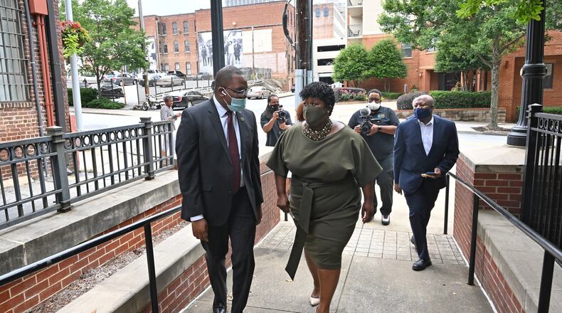 Atlanta school board executive administrator Pierre Gaither (left) and new Atlanta Public Schools Superintendent Lisa Herring talk before Herring is sworn in on June 30. Herring plans to start the school year with virtual instruction instead of traditional face-to-face classes. (Hyosub Shin / Hyosub.Shin@ajc.com)