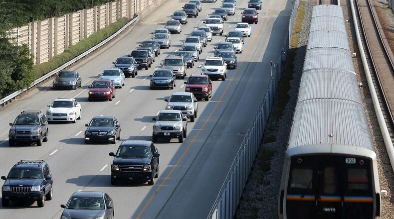 A MARTA train makes its way north past Ga. 400 afternoon traffic. (BEN GRAY / BGRAY@AJC.COM File Photo)