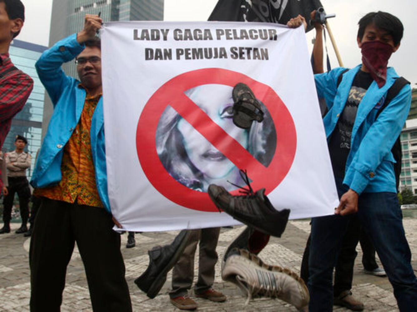 Lady Gaga look-alikes turn out for flash mob