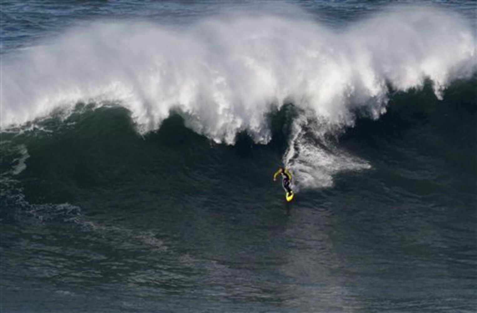 Surfing record may have been broken in Portugal