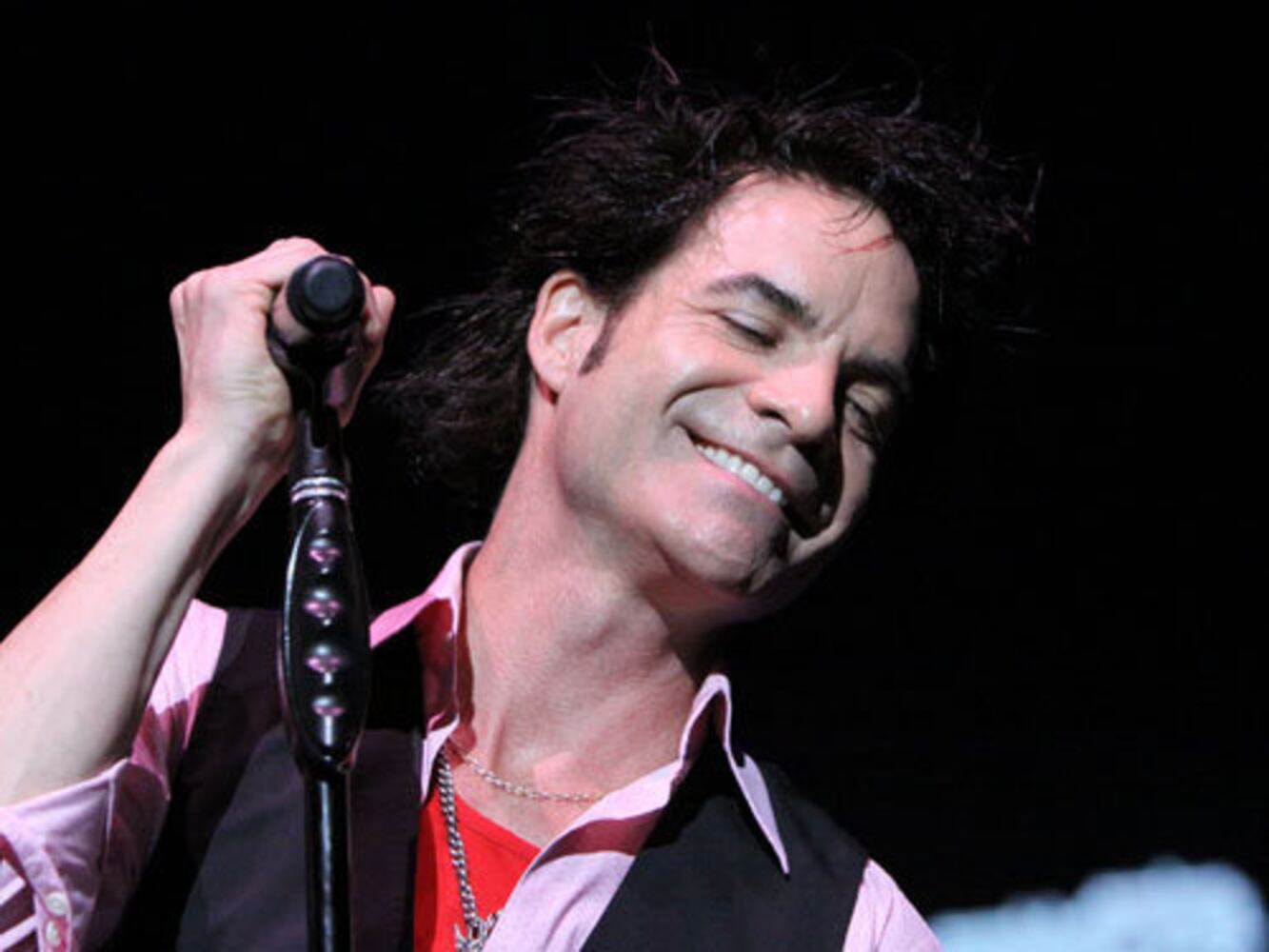Train and Maroon 5 play to a sold out Verizon