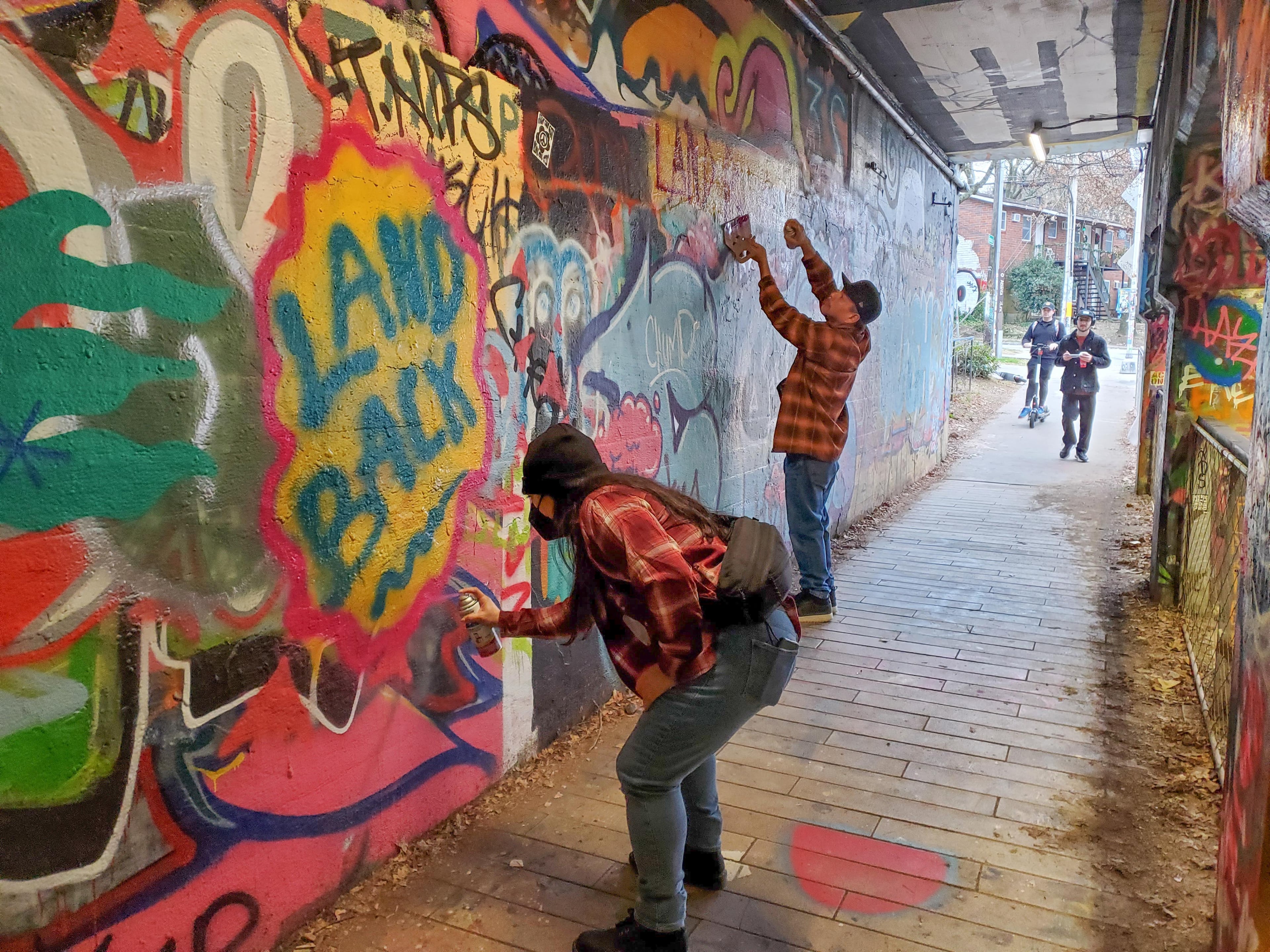 The Krog Street tunnel still attracts tourists and aspiring graffiti writers. (Arthur Rudick/AJC 2024)