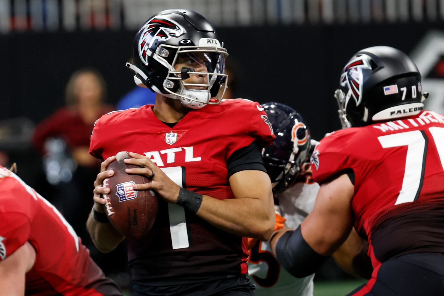 Falcons quarterback Marcus Mariota looks to pass during the fourth quarter against the Bears on Sunday at Mercedes-Benz Stadium. (Miguel Martinez / miguel.martinezjimenez@ajc.com)
 