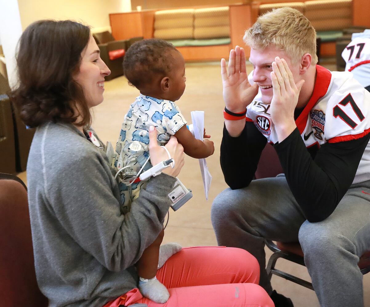 Photos: Georgia visits children’s hospital before Sugar Bowl