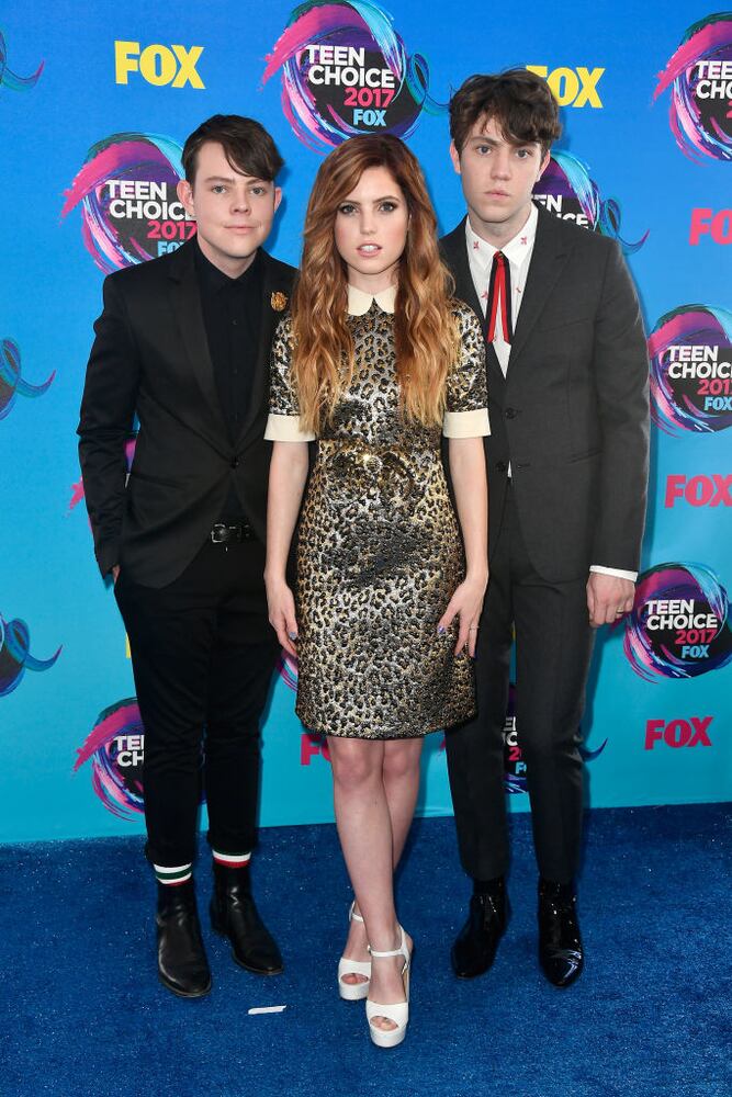 Photos: 2017 Teen Choice Awards red carpet