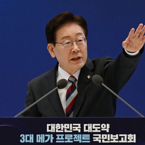 South Korean President Lee Jae Myung attends an announcement with Samsung Electronics Chairman Lee Jae-yong and SK Group Chairman Chey Tae-won at the Blue House presidential office in Seoul, South Korea, Monday, June 29, 2026. (Kim Min-Hee/Pool Photo via AP)