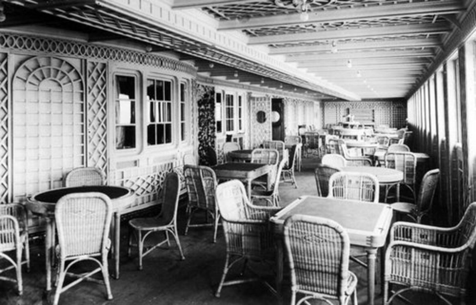 RMS Titanic sinks, April 15, 1912
