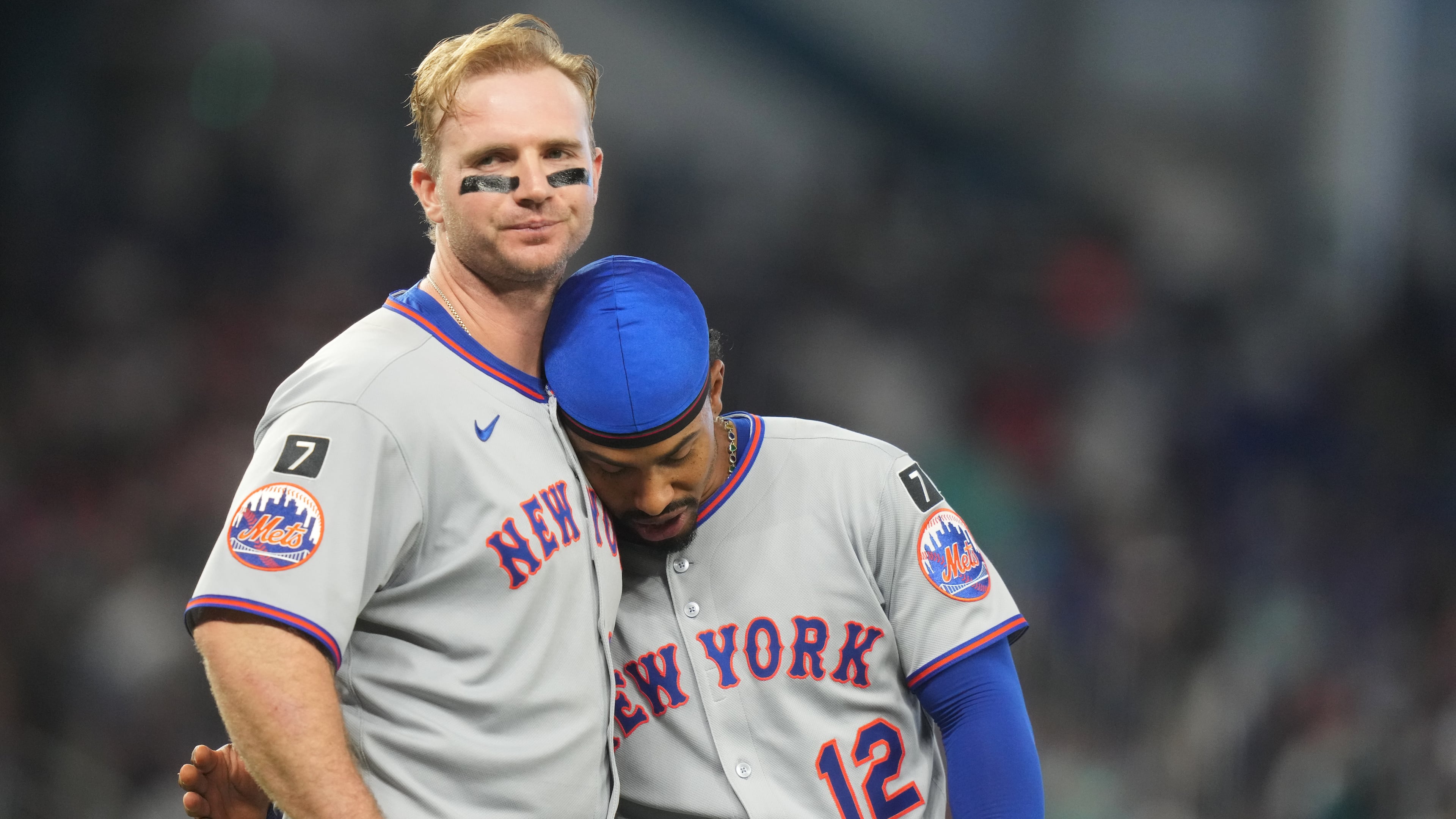 New York Mets' Pete Alonso, left, stands with Francisco Lindor after flying out with the bases loaded during the fifth inning of a baseball game against the Miami Marlins, Sunday, Sept. 28, 2025, in Miami. (AP Photo/Lynne Sladky)