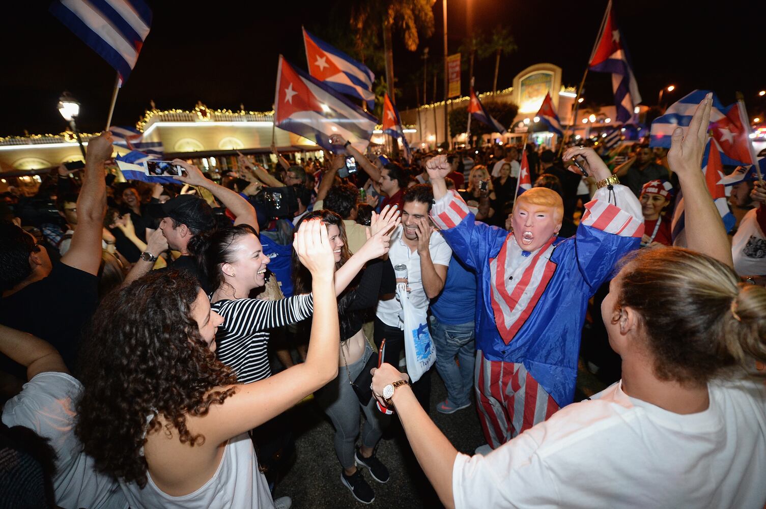 World reacts to Fidel Castro's death