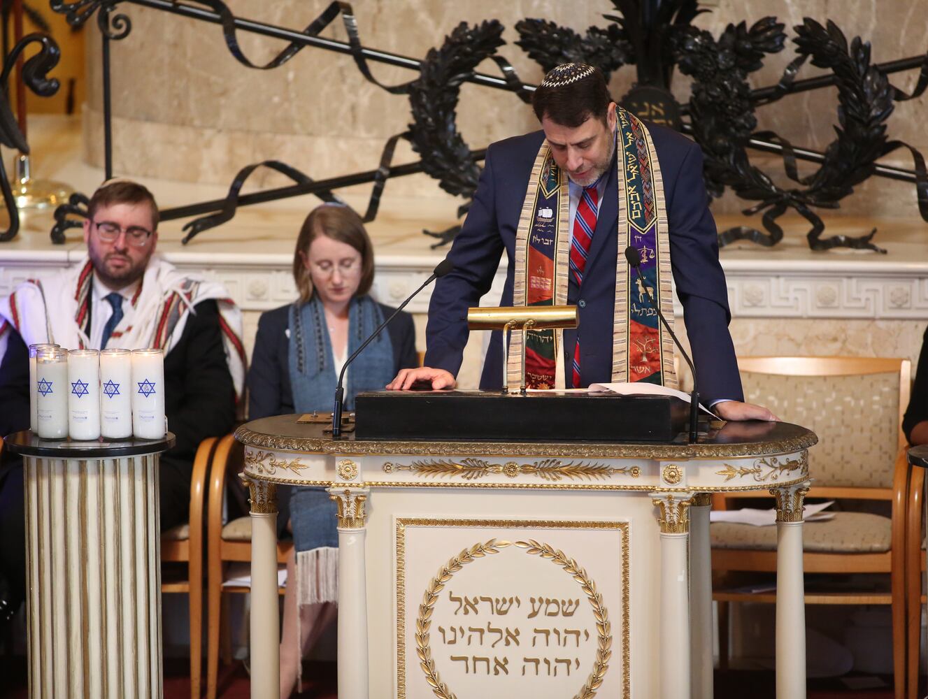 Temple mourns synagogue shooting