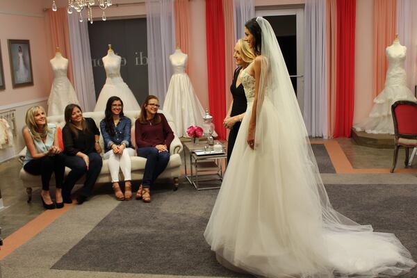 Heidi shows Tia her new dress in front of her friends and family. CREDIT: TLC