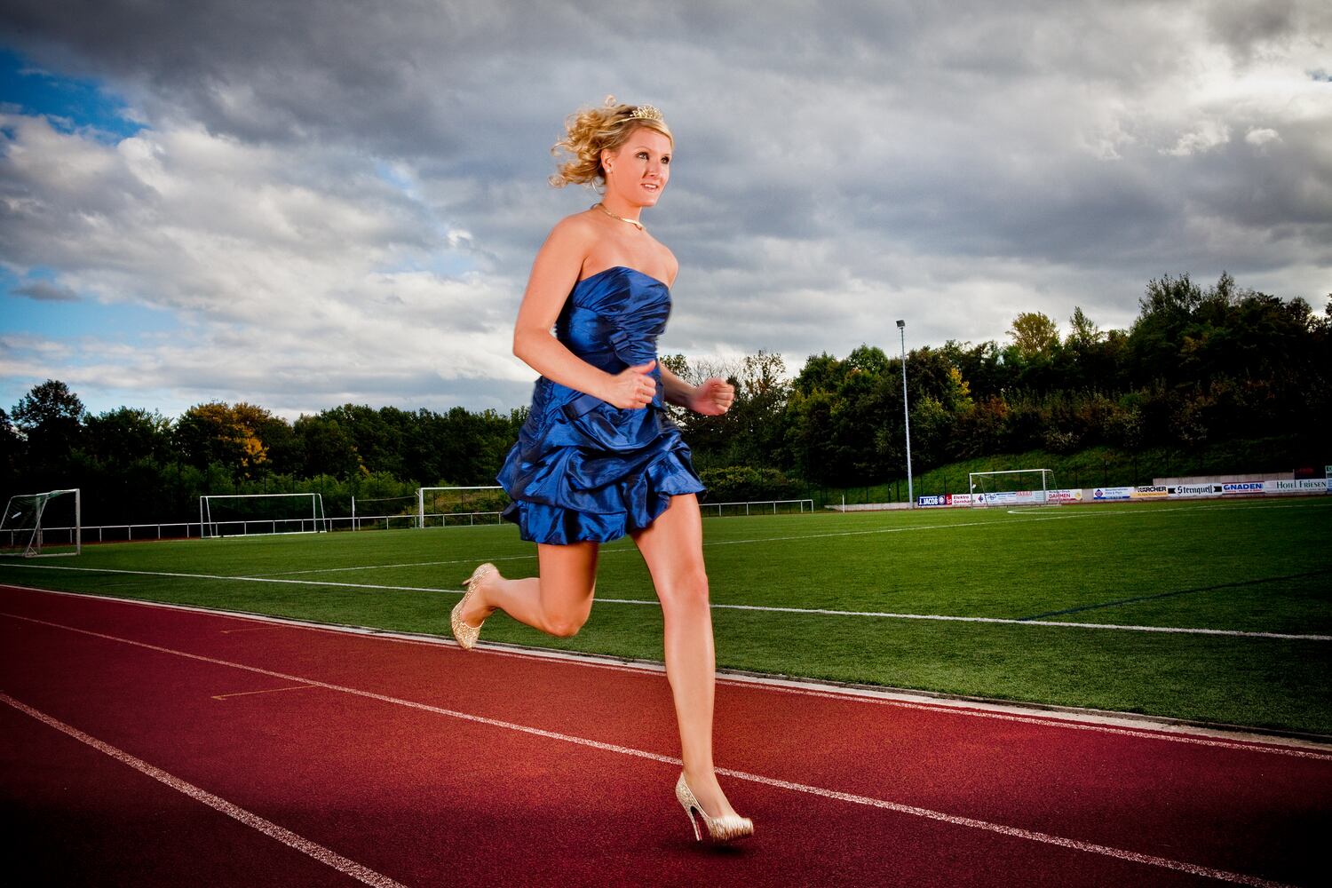 Fastest 100 meters in high heels (female)
