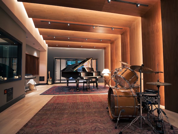 Violet Isle includes a 525-square-foot room featuring a 2003 Yamaha C7 grand piano, welcoming live musicianship. (Courtesy of Violet Isle Studios)