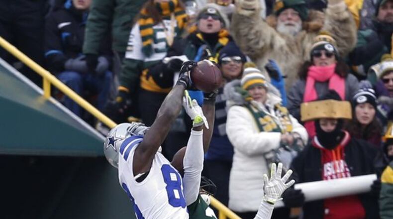 Dallas Cowboys wide receiver Dez Bryant (88) catches a pass against Green Bay Packers cornerback Sam Shields (37) during the second half of an NFL divisional playoff football game Sunday, Jan. 11, 2015, in Green Bay, Wis. The play was reversed after the review. The Packers won 26-21. (AP Photo/Mike Roemer)