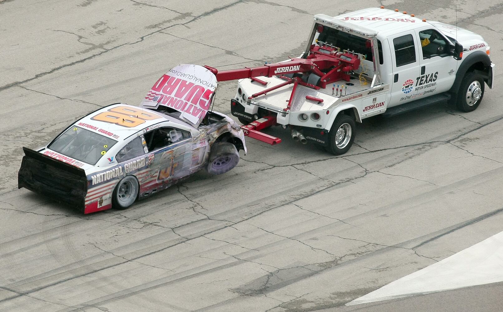 Earnhardt Jr. finishes last after crash