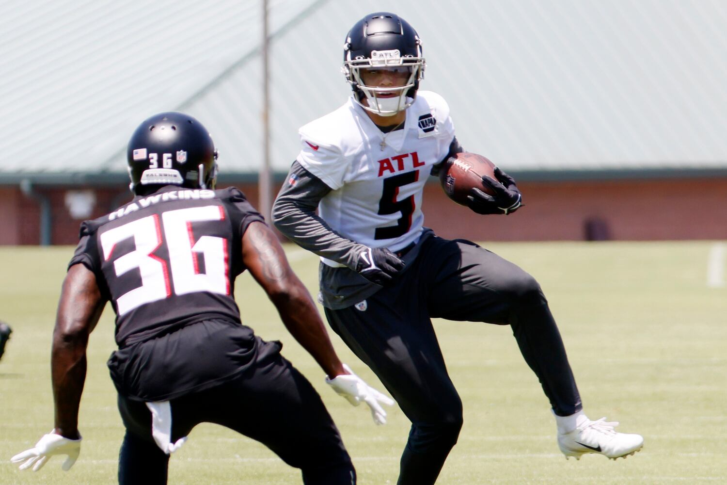 Falcons wide receiver Drake London (5) practices during minicamp at the Atlanta Falcons Training Facility Wednesday, June 15, 2022, in Flowery Branch, Ga.  Miguel Martinez / miguel.martinezjimenez@ajc.com