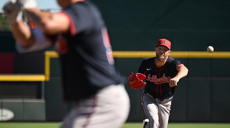 Chris Sale fires a pitch at spring training. (Hyosub Shin / AJC)