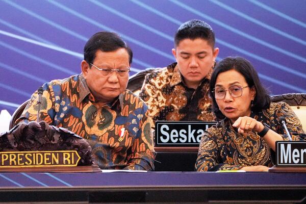 Indonesian President Prabowo Subianto, left, talks with Finance Minister Sri Mulyani Indrawati during an event called Economic Gathering with the President of the Republic of Indonesia, in Jakarta, Indonesia, Tuesday, April 8, 2025. (AP Photo/Dita Alangkara)