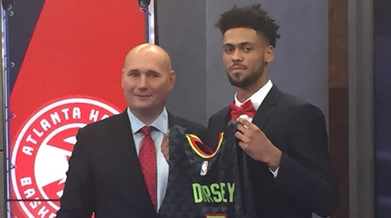 Tyler Dorsey (right) and Hawks general manager Travis Schlenk unveil his jersey at an introductory press conference on Monday. Photo by Chris Vivlamore