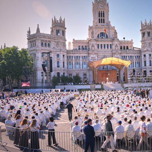 Pope Leo XIV presides over a Mass marking the Catholic feast of Corpus Christi at Plaza de Cibeles in Madrid, Spain, Sunday, June 7, 2026, on the second day of his seven-day apostolic visit to mainland Spain and the Canary Islands. (AP Photo/Manu Fernandez)