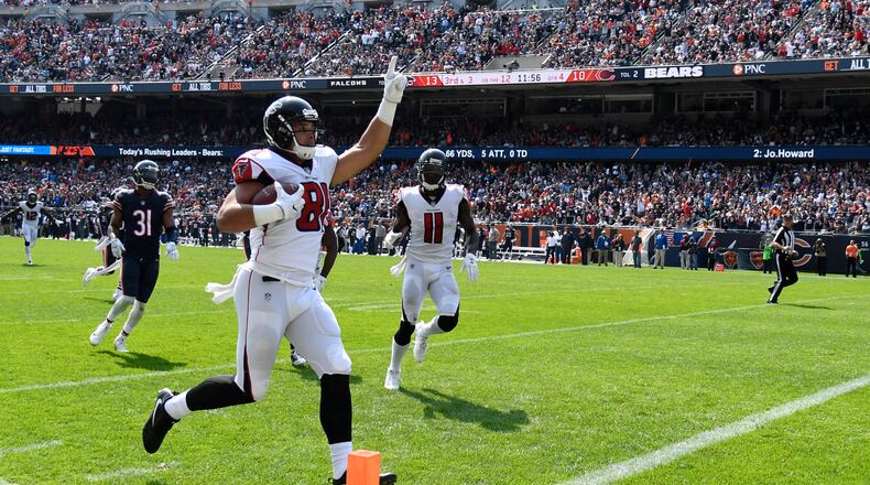 Austin Hooper Falcons runs the football in for an 88-yard touchdown reception against the Bears in the fourth quarter at Soldier Field Sunday in Chicago.