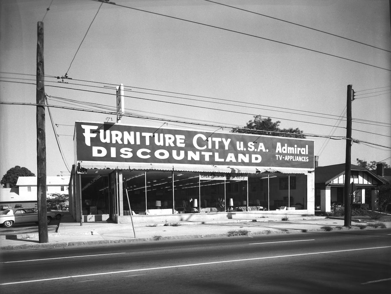 AJC Flashback Photos: Atlanta’s Stewart-Lakewood Shopping Center and Stewart Avenue