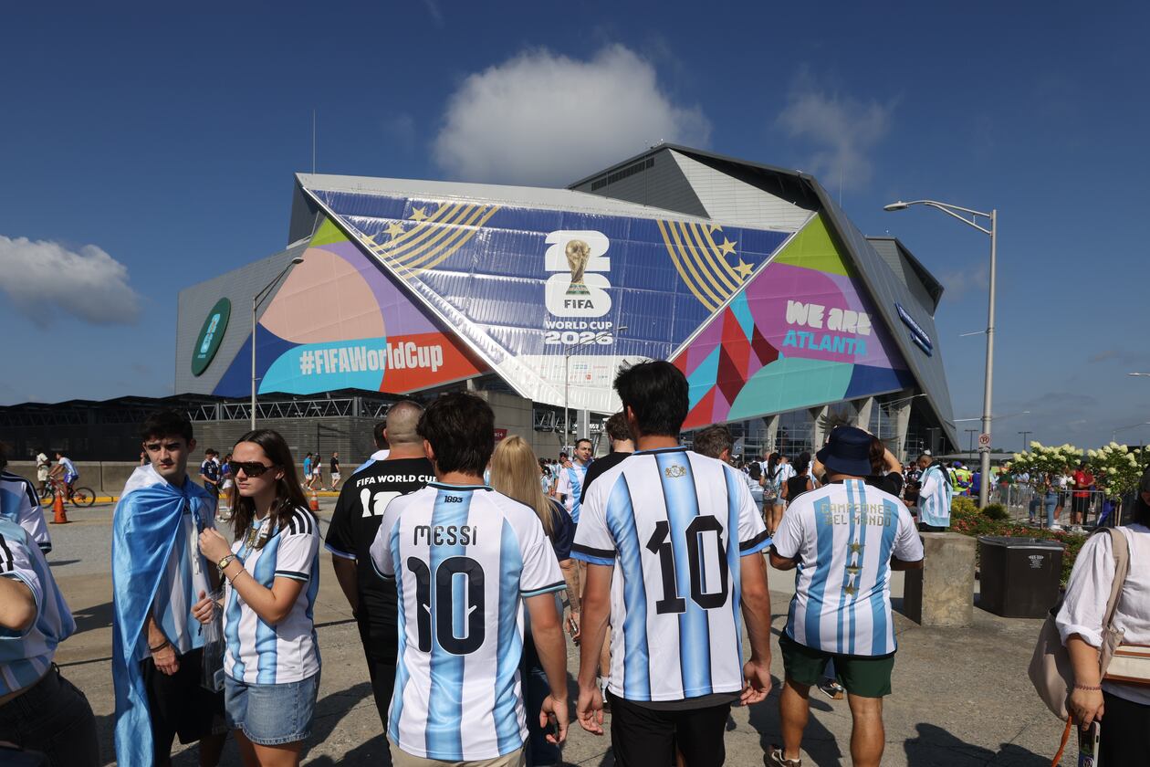 Argentina fans wearing the No. 10 jersey of Lionel Messi head to Atlanta Stadium before the start of Argentina-Egypt FIFA World Cup match Tuesday, July 7, 2026. (Jason Getz/AJC)
